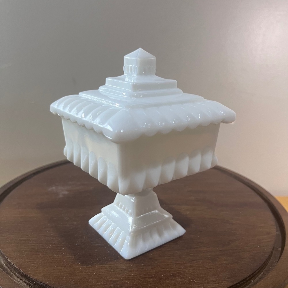 Vtg Westmoreland Milk Glass Wedding Cake Box Pedestal Candy Dish White